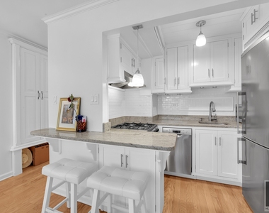 315 East 70 Street - Photo Thumbnail 1