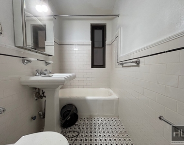 East 56 Street - Photo Thumbnail 3