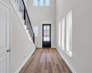 4130 Beale Street - Photo Thumbnail 2