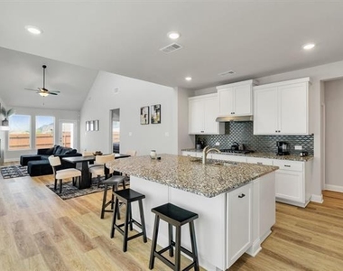 4130 Beale Street - Photo Thumbnail 5