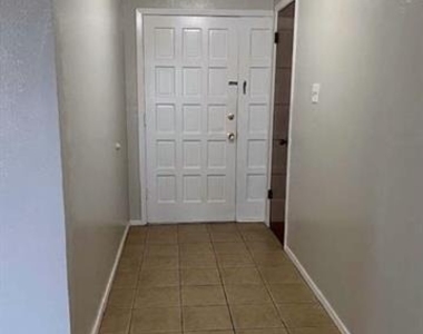 806 Phillips Drive - Photo Thumbnail 11