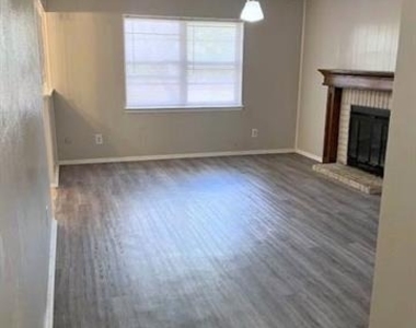 806 Phillips Drive - Photo Thumbnail 3