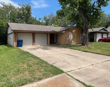 806 Phillips Drive - Photo Thumbnail 1