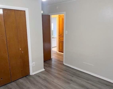 806 Phillips Drive - Photo Thumbnail 19