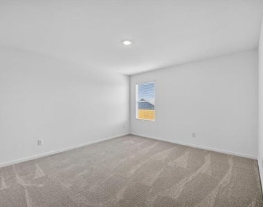 3703 Longleaf Drive - Photo Thumbnail 9