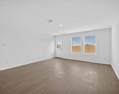 3703 Longleaf Drive - Photo Thumbnail 6