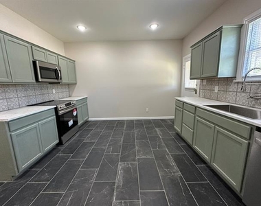736 Mulberry Street - Photo Thumbnail 4
