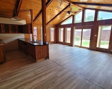 1334 Paris Drive - Photo Thumbnail 7