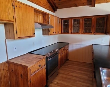1334 Paris Drive - Photo Thumbnail 2