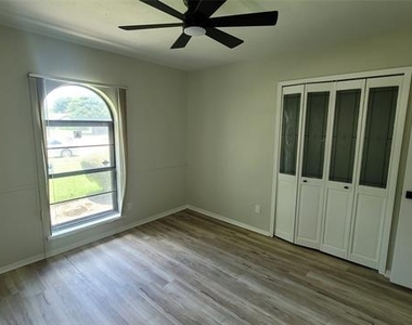 1334 Paris Drive - Photo Thumbnail 18