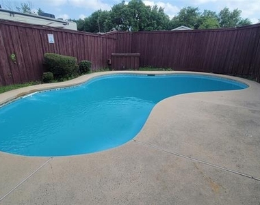 1334 Paris Drive - Photo Thumbnail 24