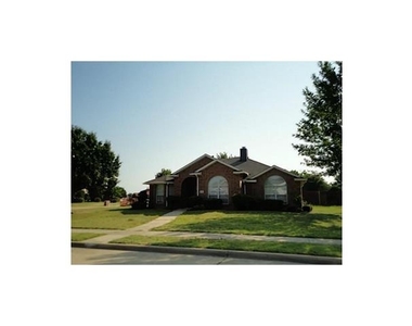 123 E Clubview Circle E - Photo Thumbnail 1