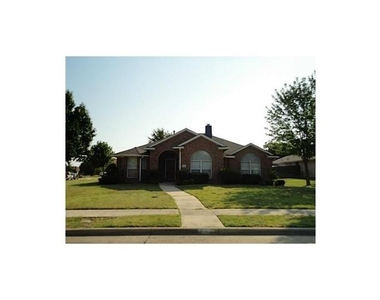 123 E Clubview Circle E - Photo Thumbnail 2