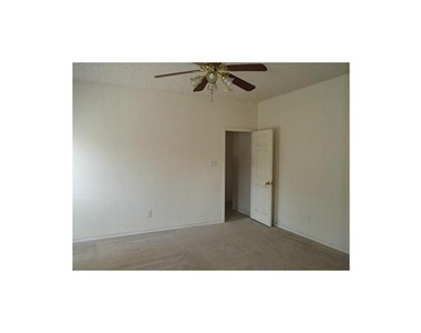 123 E Clubview Circle E - Photo Thumbnail 12