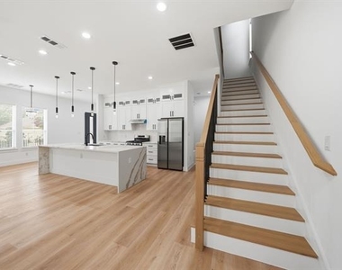 428 N Patton Avenue - Photo Thumbnail 4