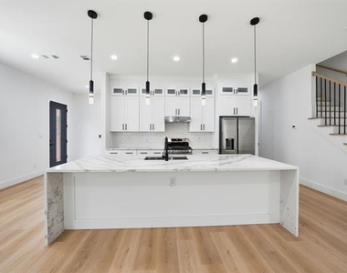 428 N Patton Avenue - Photo Thumbnail 2