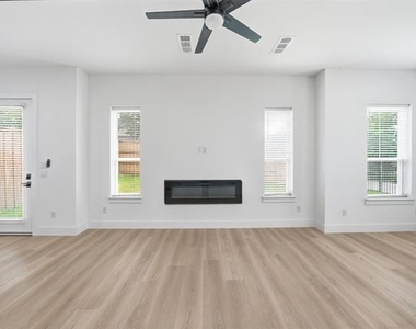 428 N Patton Avenue - Photo Thumbnail 1