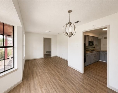 2401 Stephen Lee Drive - Photo Thumbnail 8