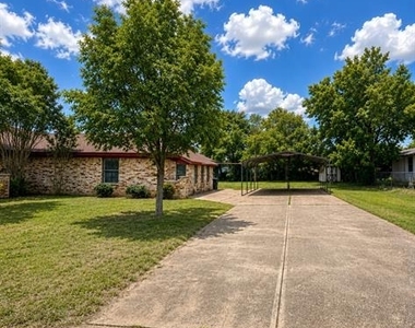 2401 Stephen Lee Drive - Photo Thumbnail 2