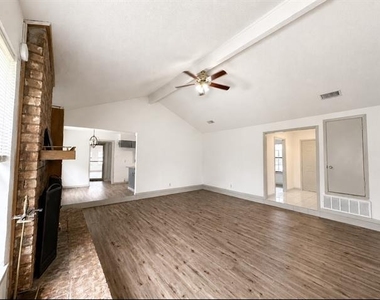 2401 Stephen Lee Drive - Photo Thumbnail 9
