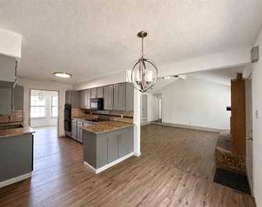 2401 Stephen Lee Drive - Photo Thumbnail 12