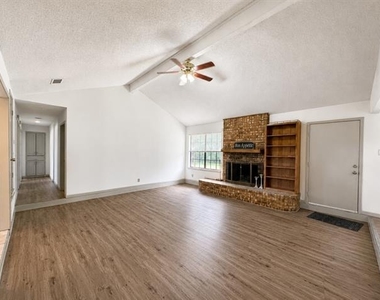 2401 Stephen Lee Drive - Photo Thumbnail 11