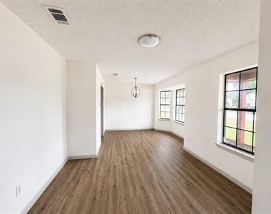 2401 Stephen Lee Drive - Photo Thumbnail 6