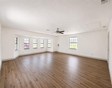 2401 Stephen Lee Drive - Photo Thumbnail 32