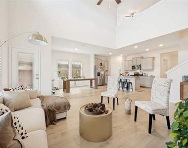 10125 Kayak Street - Photo Thumbnail 6