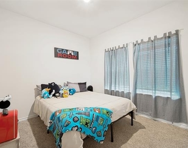 10125 Kayak Street - Photo Thumbnail 12
