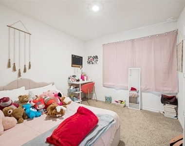 10125 Kayak Street - Photo Thumbnail 16