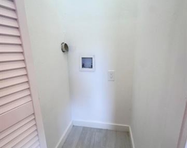 406 Lansing Street - Photo Thumbnail 7