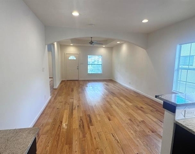 406 Lansing Street - Photo Thumbnail 9