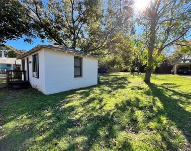 511 W Collins Street - Photo Thumbnail 8