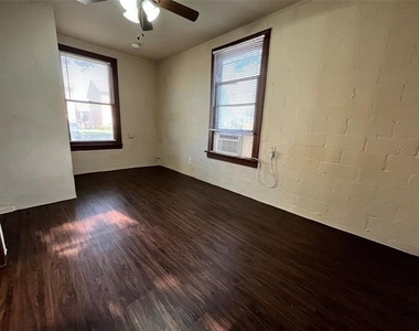 511 W Collins Street - Photo Thumbnail 6