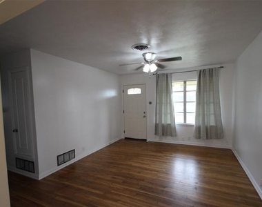 1921 Deborah Drive - Photo Thumbnail 7