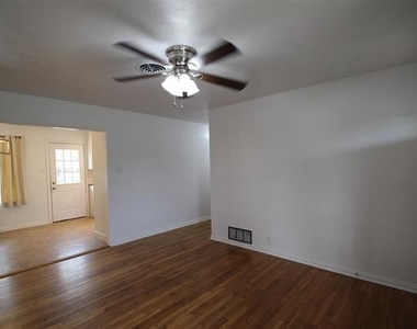 1921 Deborah Drive - Photo Thumbnail 6
