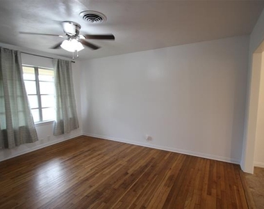 1921 Deborah Drive - Photo Thumbnail 5