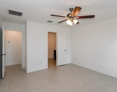 5720 Rockrose Lane - Photo Thumbnail 7