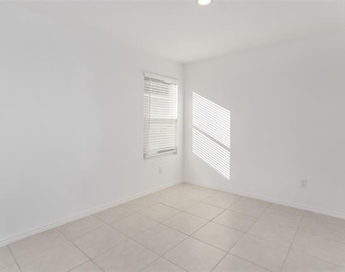 5720 Rockrose Lane - Photo Thumbnail 12