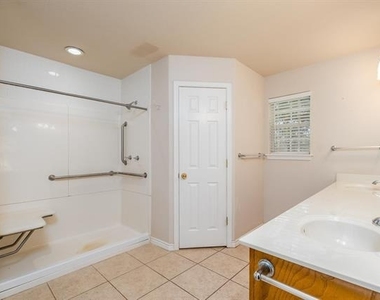 207 Locust - Photo Thumbnail 18