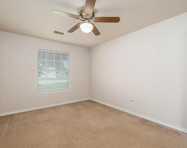 207 Locust - Photo Thumbnail 24