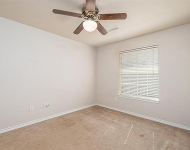 207 Locust - Photo Thumbnail 29