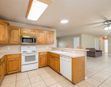 207 Locust - Photo Thumbnail 9