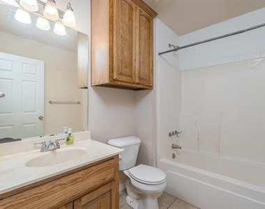 207 Locust - Photo Thumbnail 32