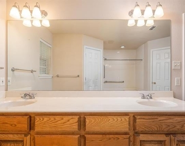 207 Locust - Photo Thumbnail 22