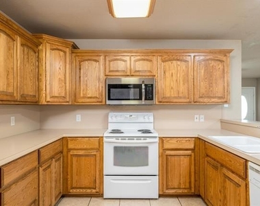207 Locust - Photo Thumbnail 10