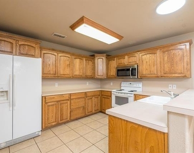 207 Locust - Photo Thumbnail 8