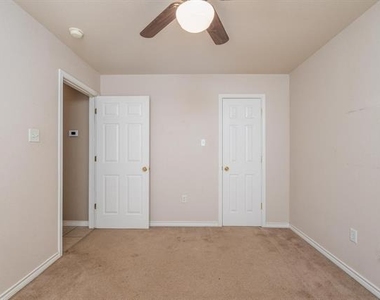 207 Locust - Photo Thumbnail 31