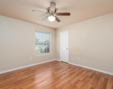 207 Locust - Photo Thumbnail 26